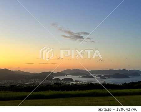 鬼岳から望む福江の夕景と五島列島の海 鬼岳から望む福江の夕景と五島列島の海 129042746