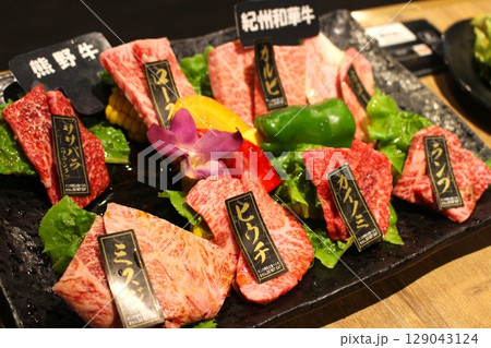 熊野牛と紀州和華牛の食べ比べ焼き肉 129043124