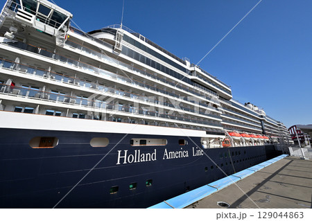 神戸港に停泊中のクルーズ船　「MS ノールダム　MS NOORDAM」 129044863