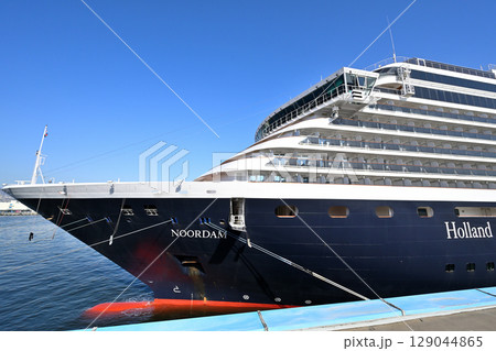 神戸港に停泊中のクルーズ船 「MS ノールダム MS NOORDAM」 神戸港に停泊中のクルーズ船 「MS ノールダム MS NOORDAM」 129044865