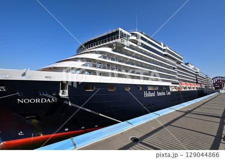 神戸港に停泊中のクルーズ船 「MS ノールダム MS NOORDAM」 神戸港に停泊中のクルーズ船 「MS ノールダム MS NOORDAM」 129044866