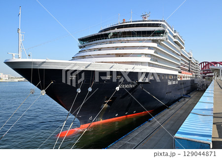 神戸港に停泊中のクルーズ船 「MS ノールダム MS NOORDAM」 神戸港に停泊中のクルーズ船 「MS ノールダム MS NOORDAM」 129044871