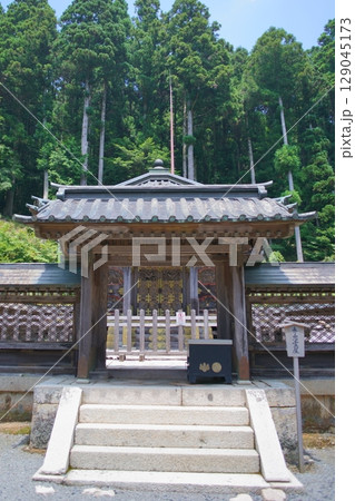 世界遺産高野山の情景　徳川家霊台 129045173