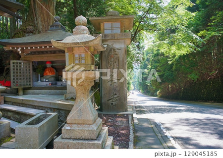 世界遺産高野山の情景　不動坂口 129045185