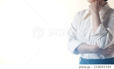 Business concept. A confident gesture by a female leader with leadership and innovative attitude. 129045594