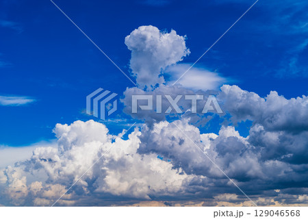 積乱雲が湧き広がる夏空　d-2 高彩度コントラスト 129046568