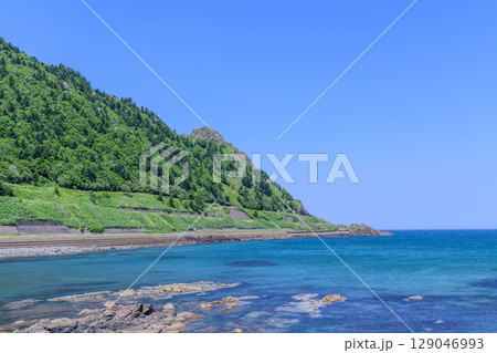 快晴の初夏：北見神威岬 129046993