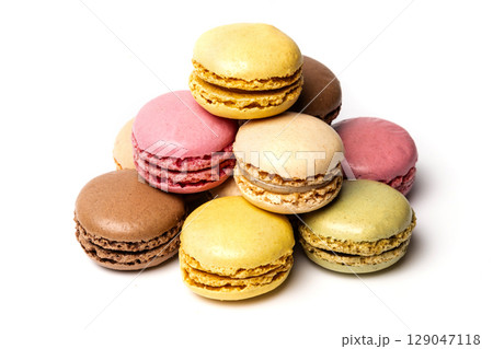 Small colorful tasty sweet original classic macaroons cakes isolated on white studio background 129047118