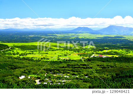 瀬の本高原付近より阿蘇方面を望む(熊本県南小国町)【2025.7】 瀬の本高原付近より阿蘇方面を望む(熊本県南小国町)【2025.7】 129048421