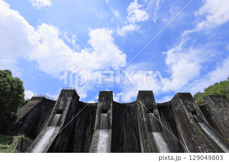 香川県観音寺市大野原町田野々、国重文「豊稔池堰堤」 129049803