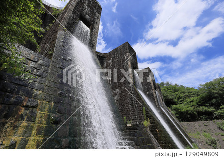 香川県観音寺市大野原町田野々、国重文「豊稔池堰堤」 129049809