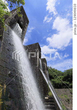 香川県観音寺市大野原町田野々、国重文「豊稔池堰堤」 129049810