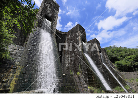 香川県観音寺市大野原町田野々、国重文「豊稔池堰堤」 129049811