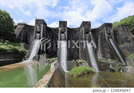 香川県観音寺市大野原町田野々、国重文「豊稔池堰堤」 129049847