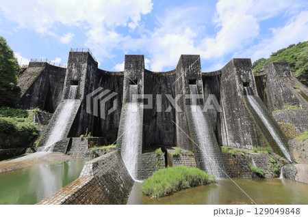 香川県観音寺市大野原町田野々、国重文「豊稔池堰堤」 129049848