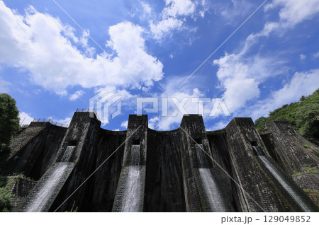 香川県観音寺市大野原町田野々、国重文「豊稔池堰堤」 129049852