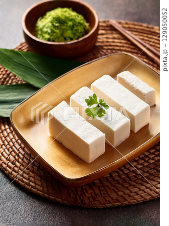 タンパク質が豊富な「豆腐」 129050052