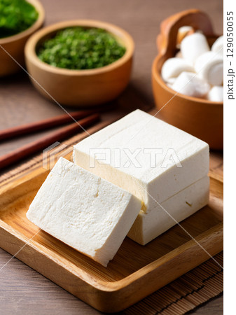タンパク質が豊富な「豆腐」 タンパク質が豊富な「豆腐」 129050055