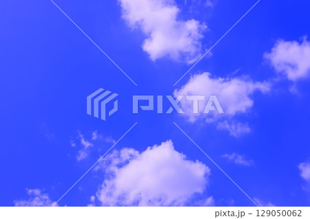 雲のある青空(壁紙素材) 129050062