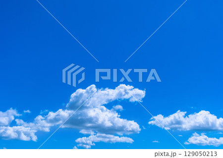 夏の青空と雲 夏の青空と雲 129050213