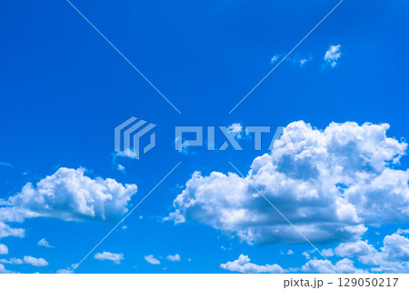 夏の青空と雲 夏の青空と雲 129050217