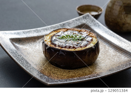 米茄子の味噌田楽 木の芽添え 米茄子の味噌田楽 木の芽添え 129051384