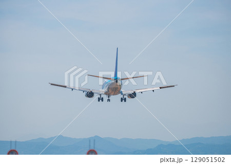 降り立つ旅客機 降り立つ旅客機 129051502