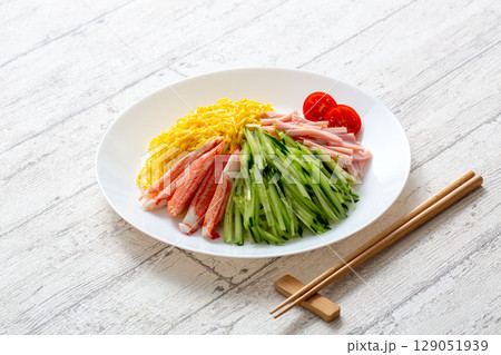 冷やし中華　夏の家庭料理 129051939