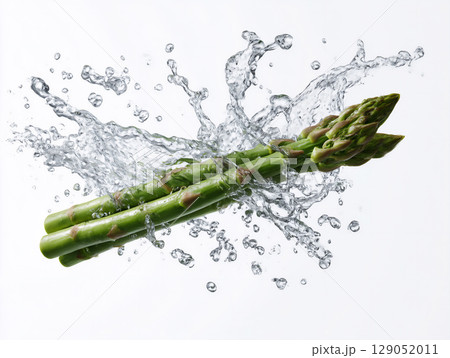 水しぶきをあげて浮かぶ新鮮な野菜のクローズアップイメージ 水しぶきをあげて浮かぶ新鮮な野菜のクローズアップイメージ 129052011