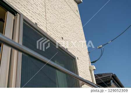 戸建ての2階部分の外壁 129052309