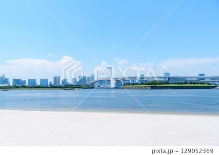 夏のお台場海浜公園の風景 129052369