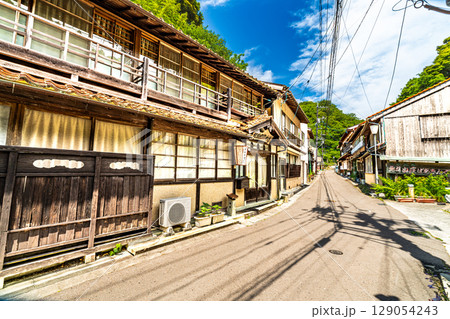 【世界遺産 石見銀山遺跡とその文化的景観】【重伝建】温泉津　初夏の温泉街の風景9　島根県大田市 129054243