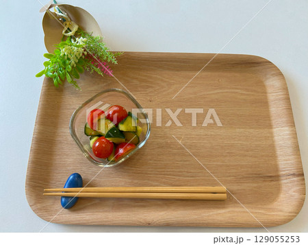 糸島産きゅうりとミニトマトの韓国風サラダ|夏にぴったりの彩り副菜 糸島産きゅうりとミニトマトの韓国風サラダ|夏にぴったりの彩り副菜 129055253