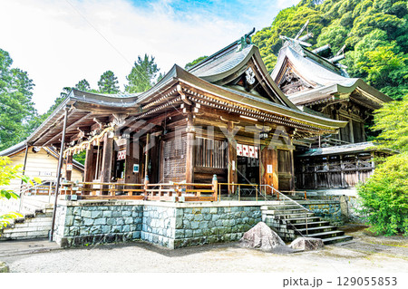 【石見国一宮】物部神社 初夏の拝殿と本殿2 島根県大田市 【石見国一宮】物部神社 初夏の拝殿と本殿2 島根県大田市 129055853