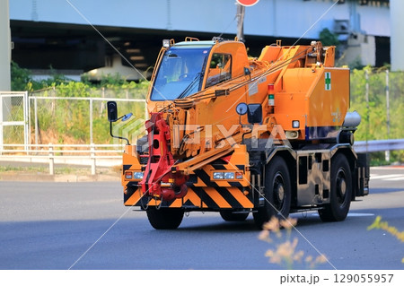 ラフテレーンクレーン（自走式クレーン） 129055957