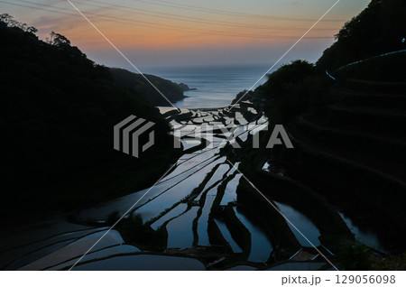 玄海灘の絶景　浜野浦棚田 129056098