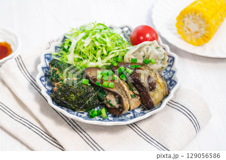 茄子餃子と大葉餃子 茄子餃子と大葉餃子 129056586