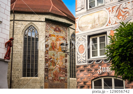 Detailed Facades And Historic Frescoes In Wasserburg Am Inn: Charming Bavarian Architecture With Painted Walls And Gothic Church Windows 129056742