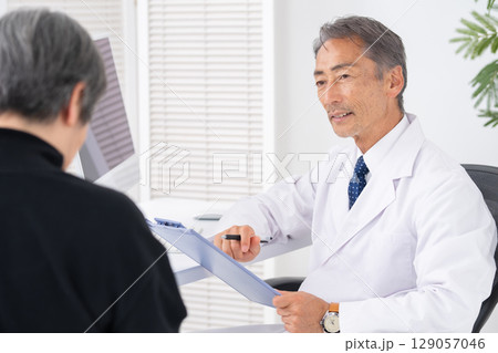 医療イメージ ドクター 患者 医療イメージ ドクター 患者 129057046