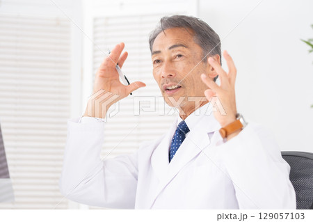 医療イメージ 白衣の男性 医療イメージ 白衣の男性 129057103