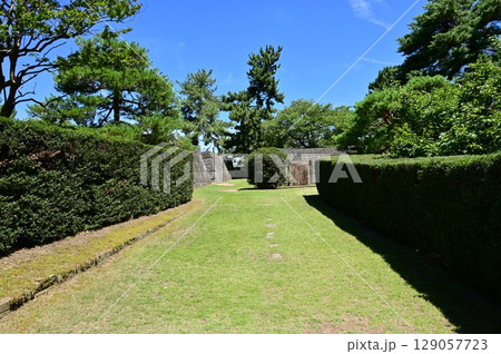 天守閣跡と福の井(福井城) 天守閣跡と福の井(福井城) 129057723