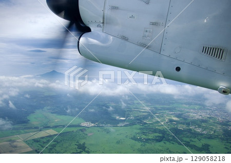 飛行機から見た利尻富士 129058218