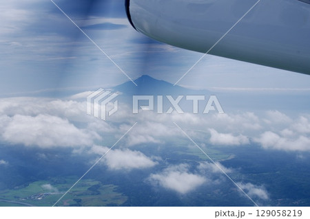 飛行機から見た利尻富士 飛行機から見た利尻富士 129058219