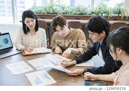 ミーティング　ビジネス　 129059158