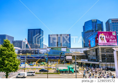 日本の東京都市景観 品川駅前の再開発やオフィスビル群などを望む 129059572