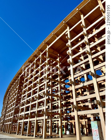 大阪・関西万博2025 世界最大の木造建築物 大屋根リング 129060395