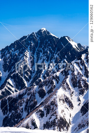 奥大日岳の肩から見る剱岳と前剱　残雪期の北アルプス奥大日岳登山 129060562