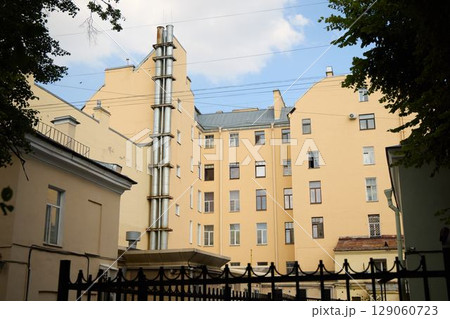 Exploring Urban Architecture through the Lens of Historical Building Design and Structure Exploring Urban Architecture through the Lens of Historical Building Design and Structure 129060723