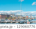 【フィンランドヘルシンキ】ヘルシンキの町並み、海と港と青空と船ボート 129060776