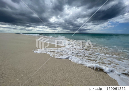 Dramatic storm clouds over a tropical Caribbean Aruba beach Dramatic storm clouds over a tropical Caribbean Aruba beach 129061231